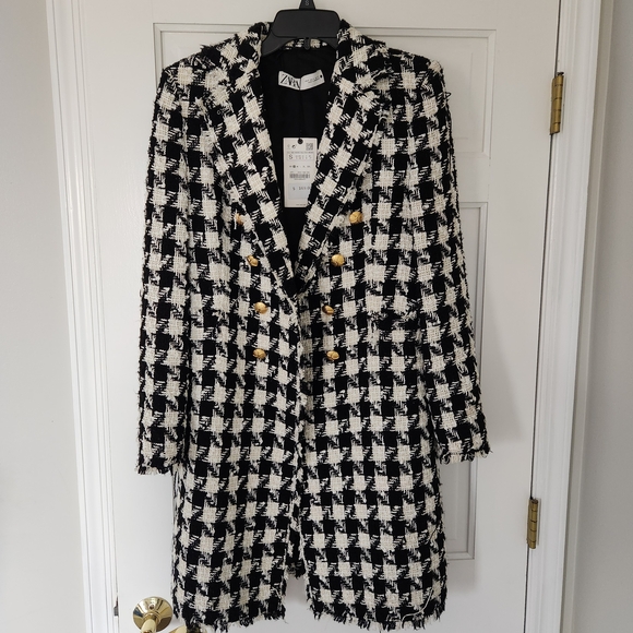 Chic Black and White Tweed Coat - Picture 5 of 7